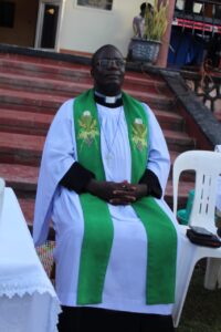 Rev. Dan Balabyekubo during a church service