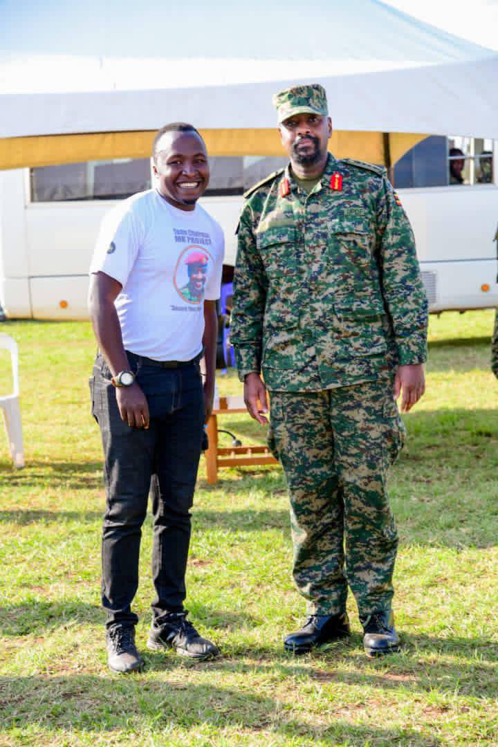 Moses Gumisiriza poses for a photo with Gen MK when he emceeing at Bombo military barracks 